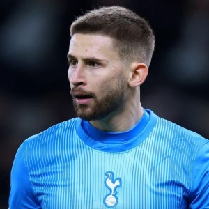 九游娱乐官网-英媒：以防维卡里奥离队，热刺在秘密关注顶级门将