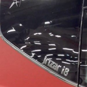 科贝：马竞大巴遭巴萨极端球迷投掷物品袭击，导致车窗破裂