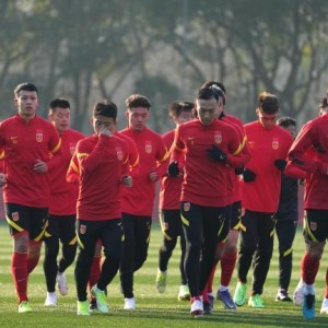 国足东京第二练：演习对日策略 归化球员恐难首发